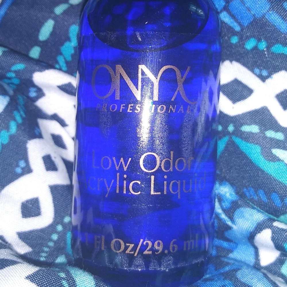 ONYX monomer and nail tips